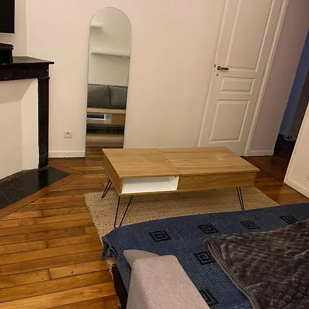 Проживание в семье Private In Paris13